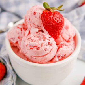 Strawberry ice cream (2kg)