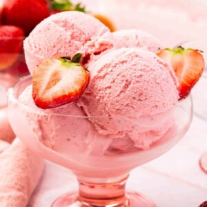 Strawberry ice cream (2kg)